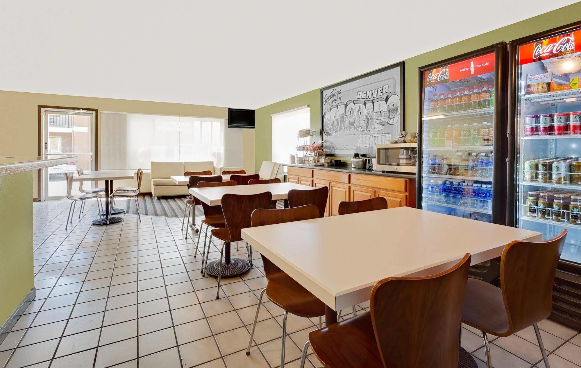 Super 8 By Wyndham Denver Central Exterior photo